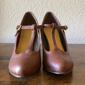 Mod Cloth Chase and Chloe Brown Heels.  Vintage style brown heels. Some scuffs